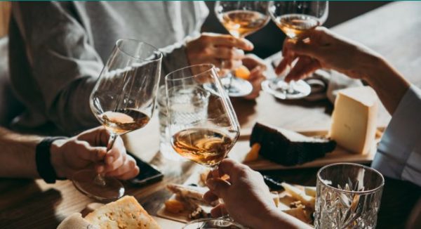 Comprendre et réussir les accords vins & fromages : entre croûtes et crus