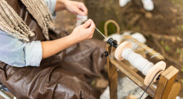 De la toison au fil : initiation au filage de la laine 26.114